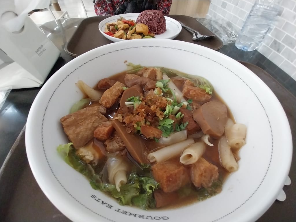 Vegan and Vegetarian Food Around Phrom Phong BTS Station in Bangkok
